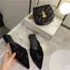 2021 여름 여성 노새 디자이너 패션 슬라이드 Pleated Pointed 발가락 섹시한 가죽 슬리퍼 여성 신발 플랫 플립 플롭
