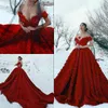 Vestidos de Noiva Vermelho Escuro 2020 com Flores 3D Ombro Fora das Costas Vestido de Noiva Sexy Arábia Saudita Moderno robes de mar￩e