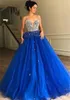 로얄 블루 Quinceanera Dresses 2019 구슬 얇은 명주 그물 스파게티 스트랩 달콤한 16 여자 댄스 파티 미인 가운 플러스 사이즈 맞춤 제작