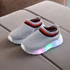 Designer-Kleinkind-LED-Lichtschuhe für Kinder, Jungen, Mädchen, Baby-Turnschuhe, Kleinkinder, zum Laufen im Freien, Sportschuhe, weich, atmungsaktiv, bequem