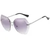 Fashion Cut Edge Solglasögon Unisex Designer FrameLess Metal Sun Glasögon Big No Frame Trendy Glasögon 8 Färger Partihandel