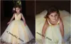 Длина Симпатичные светло-желтый цветок девочки платья для свадьбы принцессы рукавов v-образным вырезом этаж Маленькие дети Святой Первое причастие платья FG1239