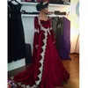 우아한 사우디 아라비아 긴 소매 Kaftan Prom Dresses 2021 Burgundy Velvet Appliques 레이스 빈티지 회교도 이브닝 파티 가운 사용자 정의