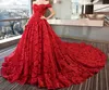 Superbe robe de mariée de train de cour ivoire / dentelle appliques florales tulle longues robes de mariée hors de l'épaule robes de mariée sexy