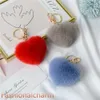 Nappe con ciondolo portachiavi con pompon a forma di cuore in vera pelliccia genuina da 7 cm