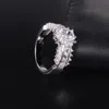 Luxury Silver Cushion Cut 3CT SONA Diamond CZ Förlovningsringar smycken 925 Sterling Silver Wedding Finger Flower Rings for Women