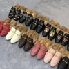 winter mannen wollen pantoffels klassieke Designer schoen Lazy Flat Baotou Slippers 100% leer dame Slides Suede letter koeienhuid Metalen heren met bont damesschoenen maat 35-42-45-46