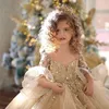 シャンパンビーズの女の子Pageantガウン半分長袖ボールガウンフラワーガールドレス結婚式チュールフロアの長さの赤ちゃんのフォーマルな着用