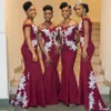 Sydafrikanska Eleganta Bourgogne Bridesmaid Dresses Lace Appliques Off Shoules Mermaid Maid of Honor Dress Long Prom Kake Även Bm1648