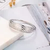 Chaîne de luxe ligne ondulée réglage du canal bracelet de fiançailles plaqué or blanc CZ pour les accessoires de mariage des femmes