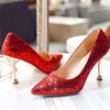 Lantejoulas Sparkling Lace Sapatos de Casamento Vermelho Desenhador Confortável Estilo De Silk Eden Gold Saltos sapatos para o casamento da festa da noite do casamento