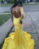 美しい黄色の人魚のレースのウエディングドレス2019羽毛中空の薄いアフリカの正式なパーティーの黒人の女の子のイブニングガウンゲストウェアローブデゾーリー