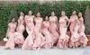 2020 Newafrican Blush Pink Mermaidの花嫁介添人のドレスオフショルダーサテンカスケードフリル結婚式のゲストドレスプラスサイズのメイドの名誉ガウン