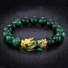 Naturliga gröna Onyx Pärlor Gyllene Pixiu Charm Armband Energi Sten Lucky Armband för Kvinnor Män BRAVE FRIKT Feng Shui Armband