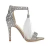 Hot Sale-Top Sale Crystal Embellished White High Heel Sandaler med Feather Fringe Rhinestone Sandaler Bröllop Bröllop Skor Kvinnor Pumpar