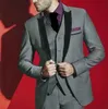 Yeni Popüler Gri Slim Fit Erkek Düğün 3 Parça Suits Damat Groomsmen Smokin Adam Blazers Ceket Custom Made erkekler Elbise (Ceket + Pantolon + Yelek + Kravat)