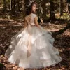 Elegant Champagne Flower Girl Dresses Lace Appliqué Ärmlös Cascading Kids Pageant Gowns for Weddings Holy Communion Dresses