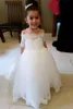 Eleganckie Koronki Kwiat Dziewczyny Suknie Off Ramię Krótkie Rękawy Tulle Aplikacje Długość Flower Girl First Communion Ubiery Urodziny