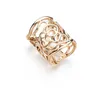 Scava out Rose Pattern Sciarpe Fibbia Alloy Round Ring Ring Cape Moda Signora Facile abbinamento Spilla Sciarpa Clip