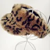 2019 nya kvinnor tomma leopard visörer ullfilt kepsar höst vinter varm tjock hatt för kvinnor tjej