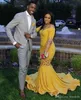 Sexy Plus Size Afrikaner gelbe Abschlussballkleider Perlen Langarmes Abendkleider Fegen Sie Zug von Schulterschwanz Party Kleid Vestidos