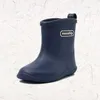 Hot Sale-Solid Comfort Rain Boots Kids Boys Girls Babies Candy Färg Toddle Söt Stövlar Vattentät 2016 Kinderen Regenlaarzen Gummi Ashion