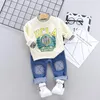 男の子の服2019新しいベビースーツの男の子の服セット男の子スーツ漫画コットンTシャツ+ジーンズの幼児セット幼児服