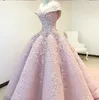 薄いピンクの豪華な肩のレースのボールガウンのウェディングドレスアップリケビーズRuched Bridal Wedding Gowns Robe deMariéeBC2519