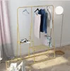 Abbigliamento Shopping Rack Mobili per la camera da letto Negozio di abbigliamento Negozio di scaffali dorati Borsa per vetrine Mostra mensola Appendiabiti laterale in tessuto