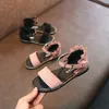 Rabatt mode flickor sommar söta söta barn sandaler för flickor prinsessa barn strand sandaler skor flickor bekväma med nitar