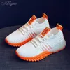 wholesale 2020 printemps nouvelles femmes chaussures mode décontractée Tenis Feminino lumière respirante maille à lacets chaussures femme blanc baskets T268