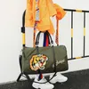 Bolso de diseñador Bolsos y bolsos de mano de viaje de tigre bordado bandolera de hombro organizador de viaje de lujo marca Sports leisur bag