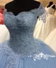 Ny ljusblå spets söt 16 quinceanera klänningar boll klänning av axel pärlor puffy tulle masquerade vestidos 15 anos födelsedag prom klänningar
