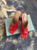 2020 New European Designer Shoes Fashion Flat Head Open Toe Kvinnors Läder Tofflor Tjock Heel High Heel Slippers Half Slipper Beach Shoes