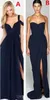 2020 Neue Mode Dunkelblaues Chiffon-Strandbrautjungfernkleid mit Schlitz Verschiedener Stil Junior-Brautjungfernkleid Maßgeschneidertes günstiges Kleid