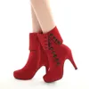 الاتحاد الأوروبي 35-43 حجم كبير أنيقة المرأة جلد الغزال أزرار أحذية عالية الكعب الأزياء الأحمر الكاحل الأحذية بالجملة النمط الغربي بالجملة