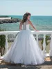 Los más nuevos vestidos de desfile de princesas para niñas con cuentas de tul de cristal hasta el suelo vestidos de niña de flores de playa para bodas hechos a medida