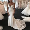 Sexy Africano sereia vestidos de noiva Correias Spaghetti Criss cruz de volta de noiva Vestidos de apliques de renda Sweep Trem Vestido de Noiva vestes de mariée
