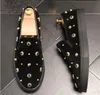 Trendsetter Gold Silver rebite do punk rock na moda calçados casuais sapatos de homens britânicos Passeio masculino vestido mocassins zapatos hombre