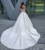 Gracieuse une ligne robes de mariée en dentelle perlée hors de l'épaule appliques robes de mariée balayage train tulle robe de mariée