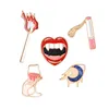 Vampire Mond Pijp Hand met Roze Cocktail Pins Personality Special Broche Ornament Revers Badge Gift Pin