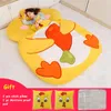 Dorimytrader Cartoon Chick Bed Plush Soft Animal Chick Beanbag Tatami Alfombra Sofá Mat Saco de dormir para niños Regalo Decoración DY60844