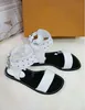 Vendita calda-Sdesigner Europa e Stati Uniti nuove scarpe da spiaggia con catena in plastica sandali in gelatina color caramella sandali con fondo piatto e sandali35-44