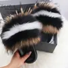 Inomhushus Tofflor Fox Fur Kvinnor Sommar Slides Flip Flops Populär Fluffy Fur Sandaler Strand Kvinna Skor Slipper