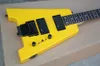 Guitarra eléctrica sin cabeza amarilla personalizada de fábrica con pastillas HH, herrajes negros, diapasón de palisandro, que ofrece servicios personalizados.