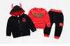 2019 novo estilo SpringAutumn algodão Zipper Hoodies pequeno padrão demônio com casaco de manga comprida e calças de três peças para meninos e meninas