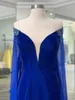 Miss Mrs Lady Pageant Dress 2023 Royal Blue Velvet Elegante rode loper Couture-jurken met chiffon cape bead-work schouder van de schouder