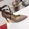 Vendita calda-Designer donna tacchi alti moda festa rivetti ragazze scarpe a punta sexy Scarpe da ballo da sposa sandali con cinturini alla caviglia Sandali con borchie da donna