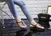 Hot Sale-Brand Design 2018 Nuovi sandali piatti di grandi dimensioni piatti con strass Summer Boho Sandali da donna Roma Scarpe Sandali con punta a clip Sandalo