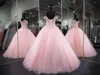 Roze Baljurk Quinceanera Jurken Crystal Beaded Sweetheart Spaghetti Backless Backless Sweet 16 Puffy Party Pageant Pravy Avondjurken